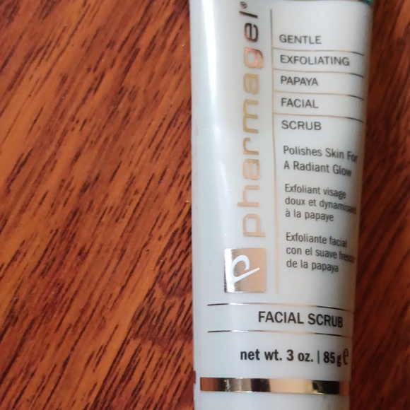 💟Papaya Facial Scrub - Picture 2 of 8